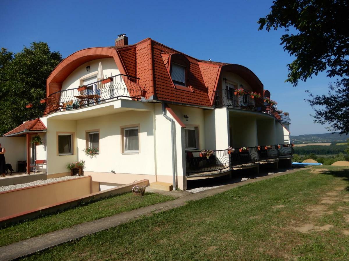 Gastehaus Stein Hotel Nemesbuk Exterior photo